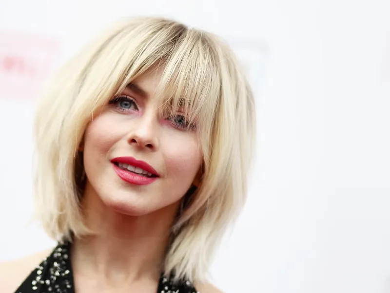 4. Kort frisyr med lugg