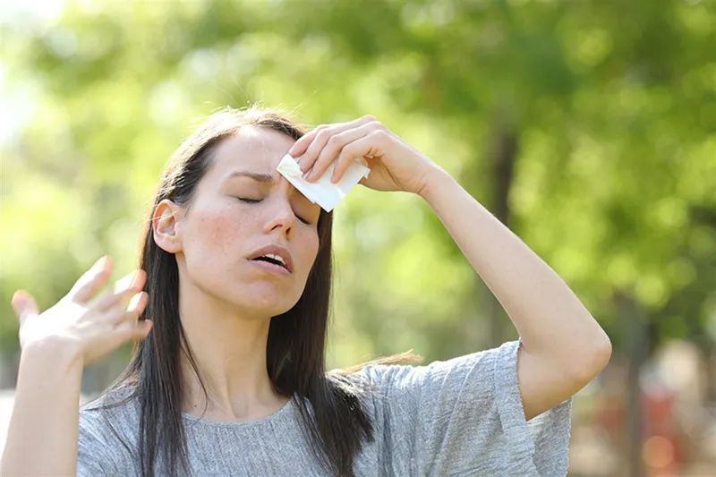 Skillnaden mellan solfrossa och värmeslag